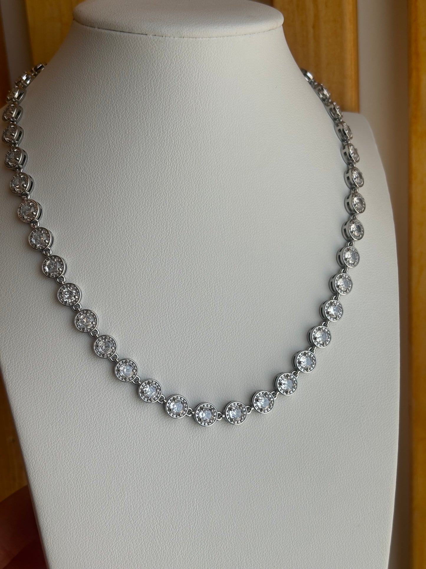 Collana mod. Swarovski Gioielleria Riccardi.