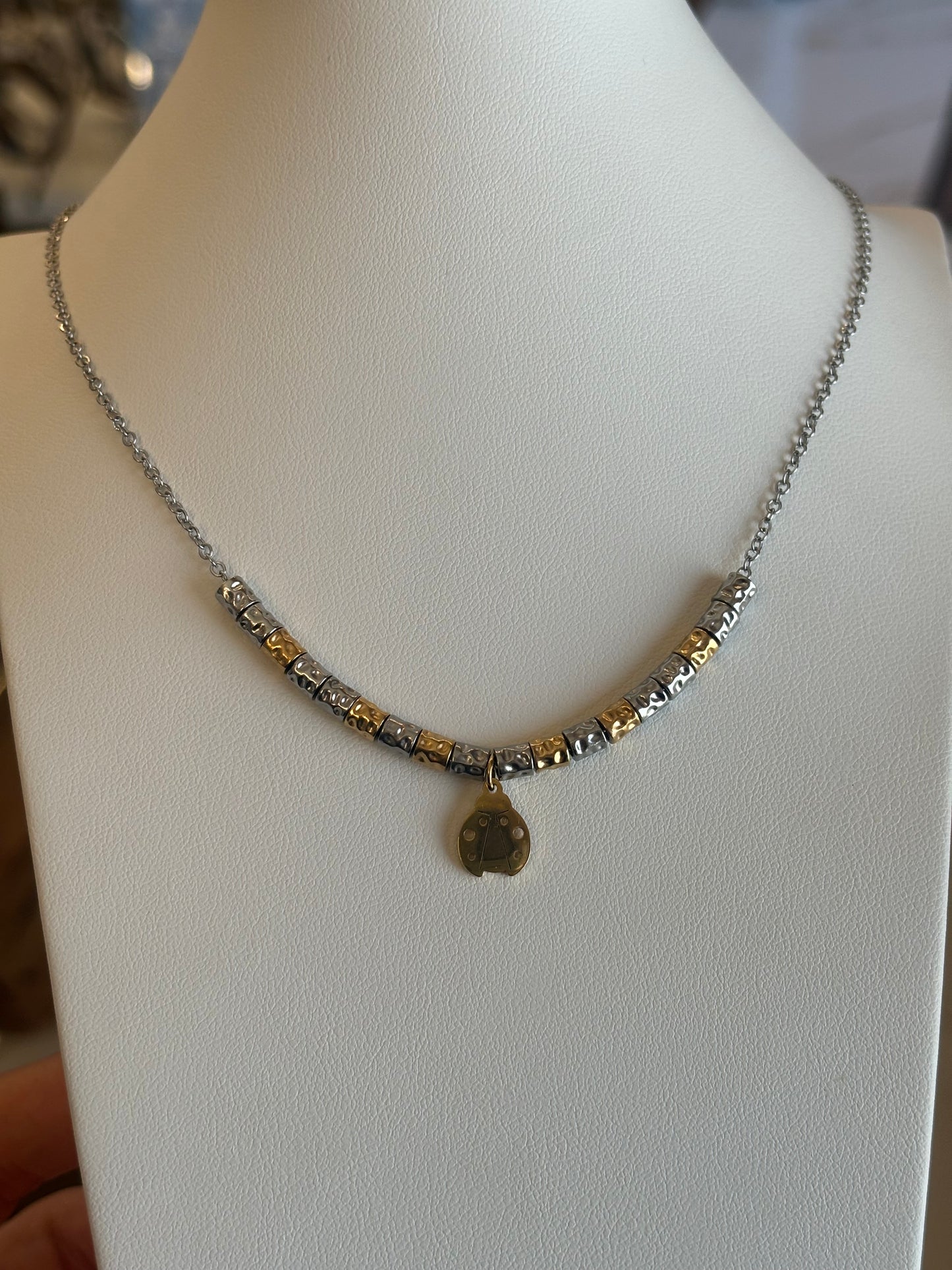 Collana Vanity con coccinella Gioielleria Riccardi.