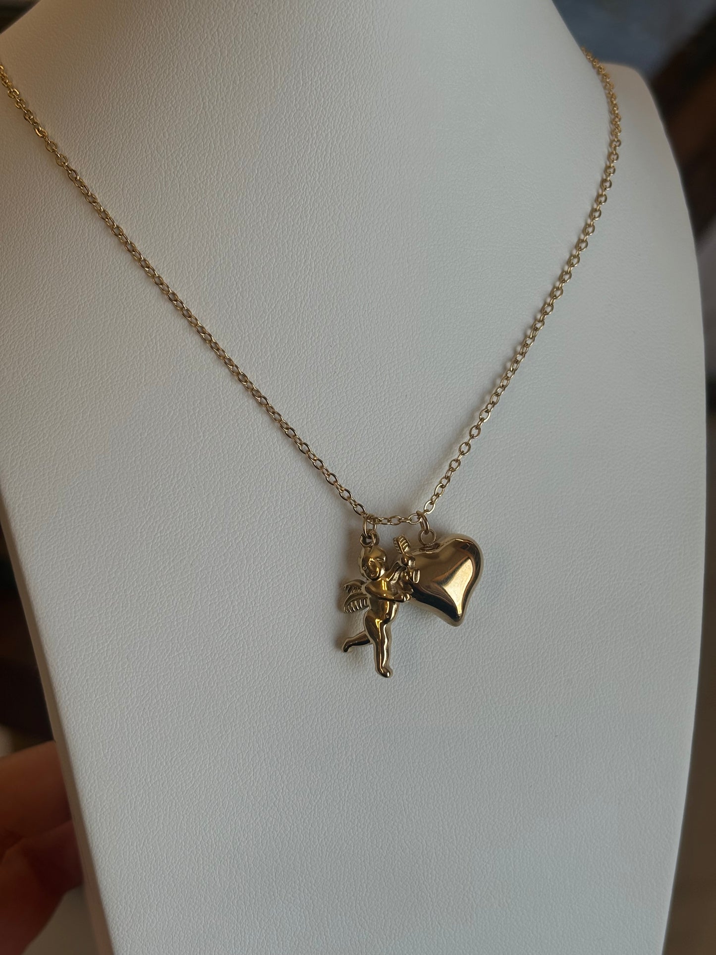Collana con angioletto Gioielleria Riccardi.