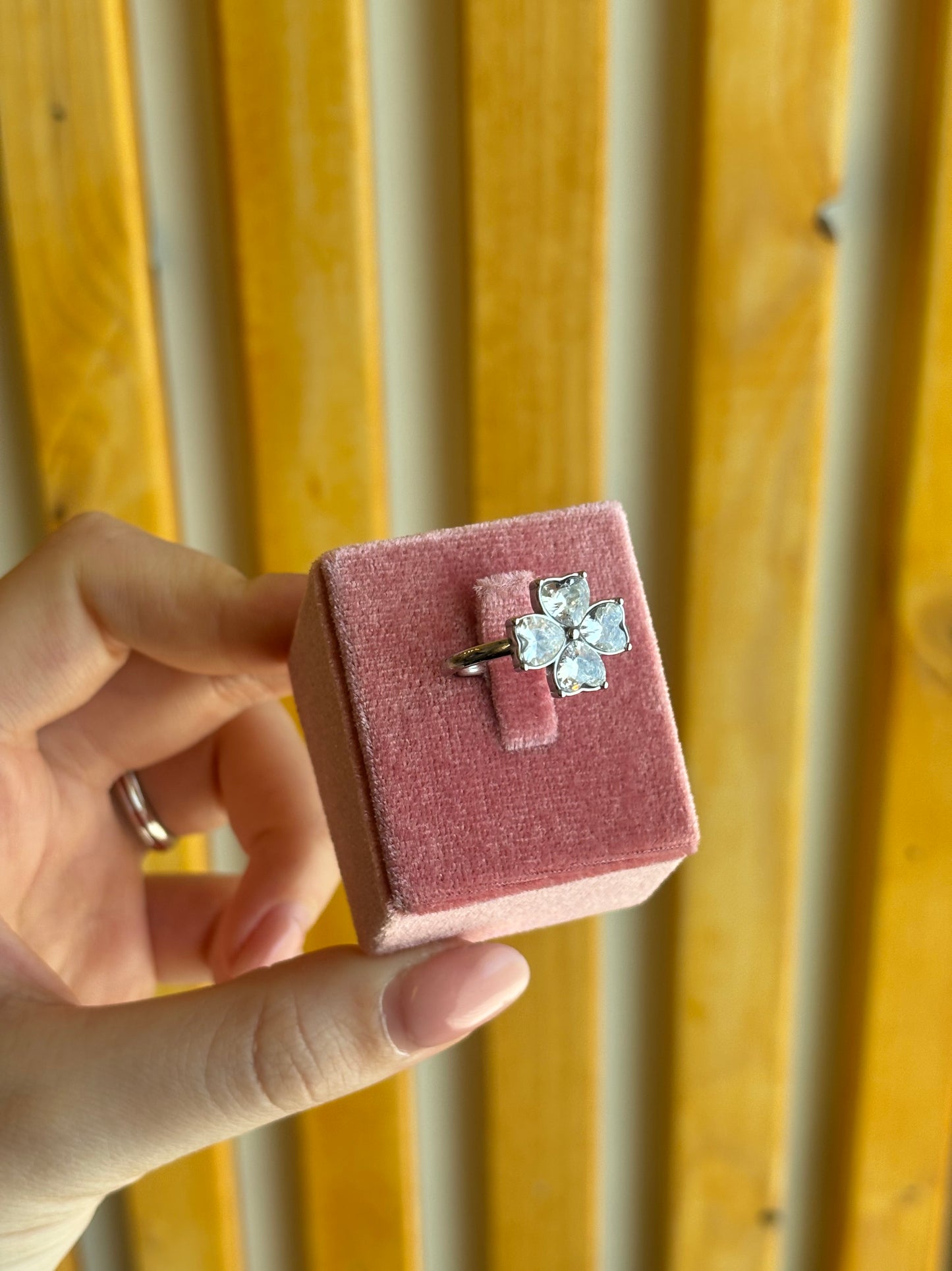 Anello quadrifoglio Gioielleria Riccardi.