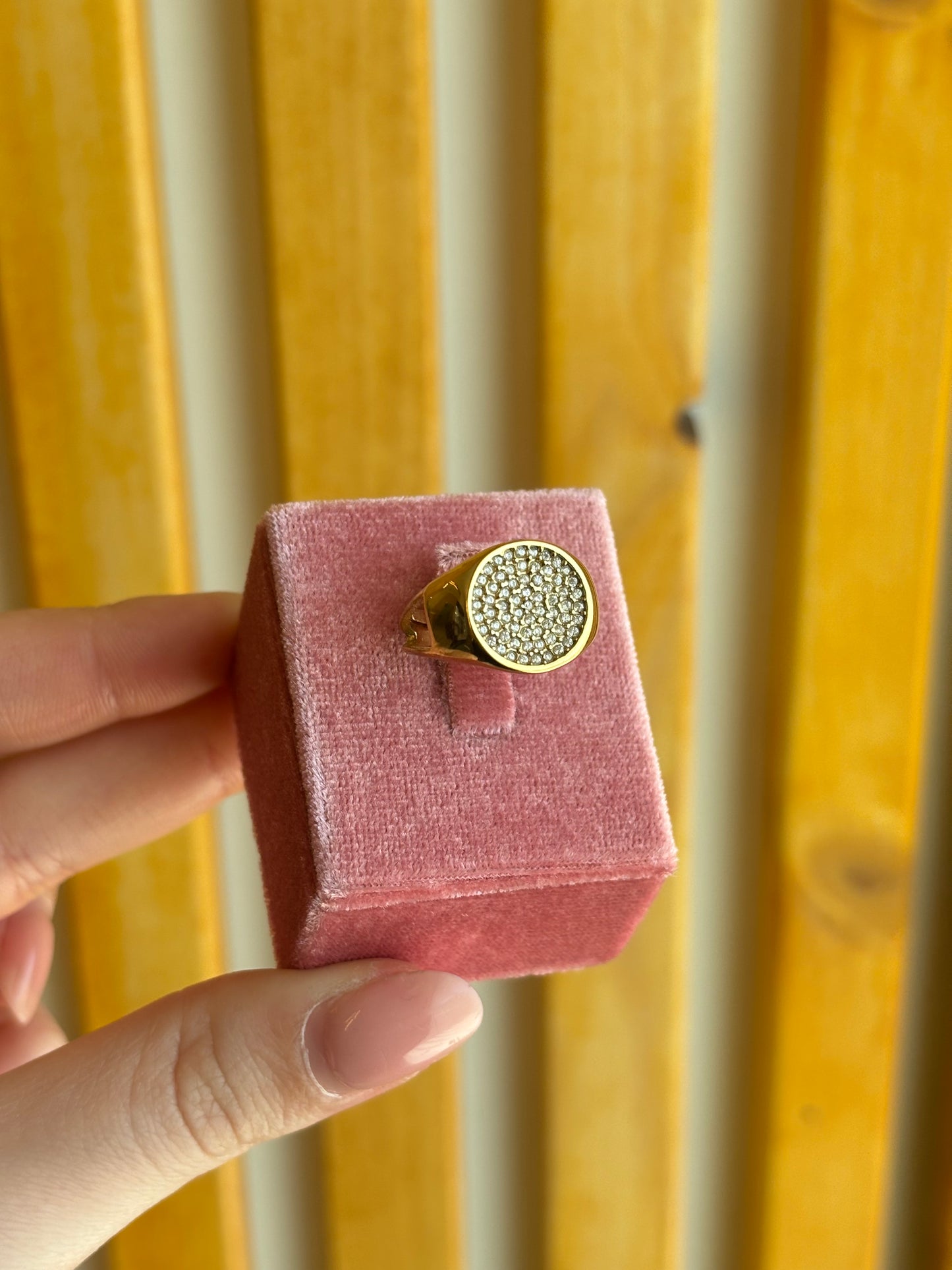 Anello chevalier Gioielleria Riccardi.